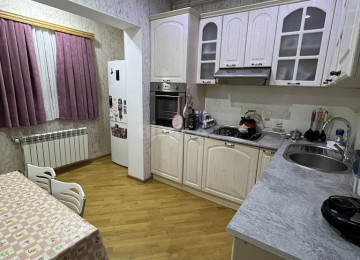 Yeni Günəşlidə Təmirli, 3 otaqlı mənzil Lahiyə: - Leninqrad