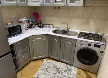 Qara Qarayev metrosu yaxınlığında 2 otaqlı əla təmirli