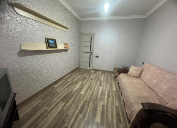 Köhnə Günəşlidə Əşyalı 3 otaqlı mənzil Lahiyə: - Leninqrad