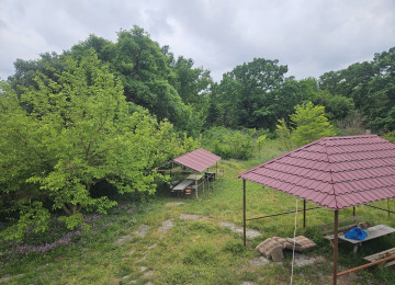 Nabranda meșənin ortasında hər bir şəraiti olan 3 otaqlı,