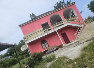 Nabranda meșənin ortasında hər bir şəraiti olan 3 otaqlı,