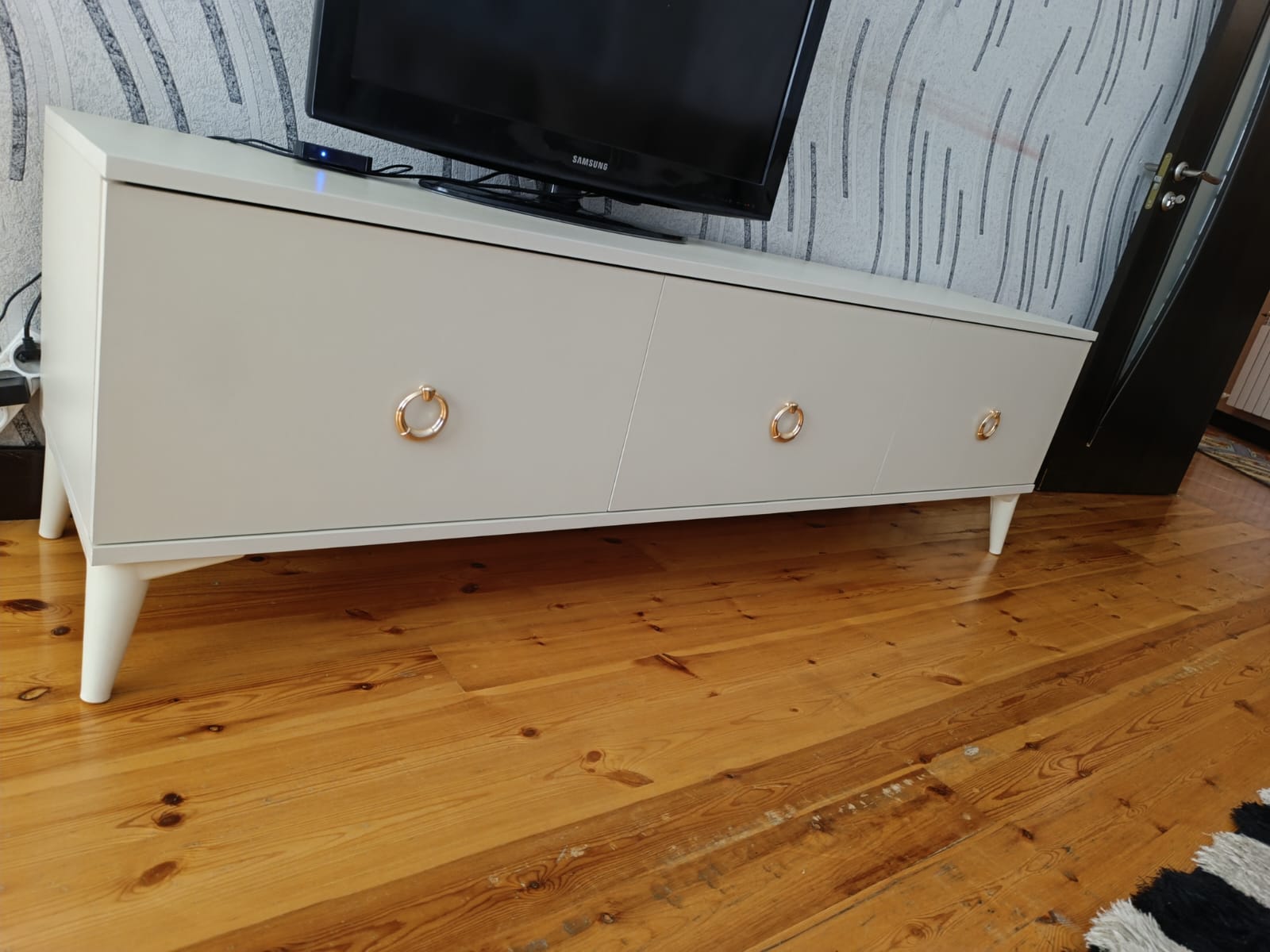 Tv altı Sifarişlə hazırlanır Rəng seçimi var Ölçü 160/40/50