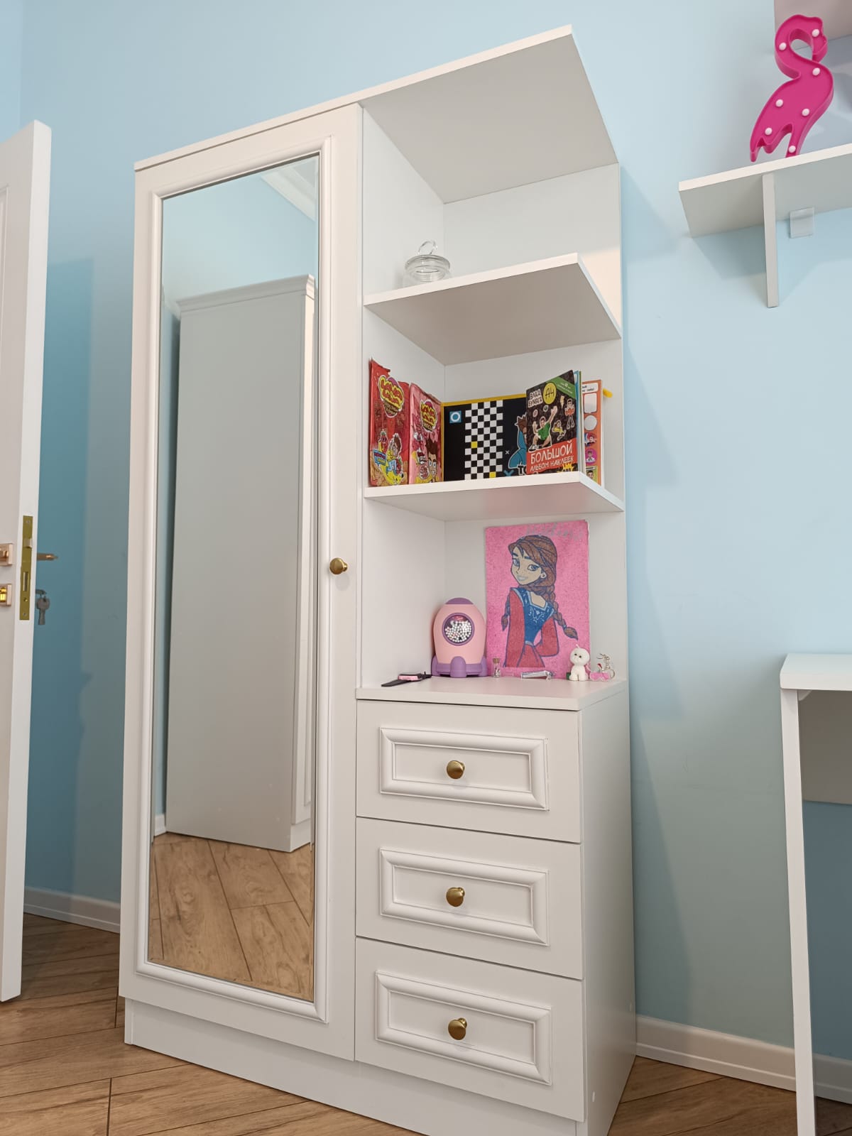 Dolab Sifarişlə hazırlanır Rəng seçimi var Qiyməti 390azn