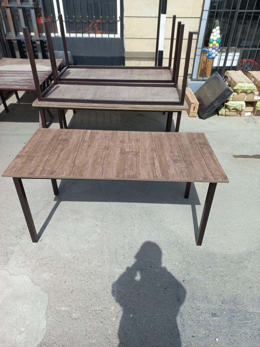 Masa Sifarişlə hazırlanır Ölçü 80/180azn Ayaqlar metal