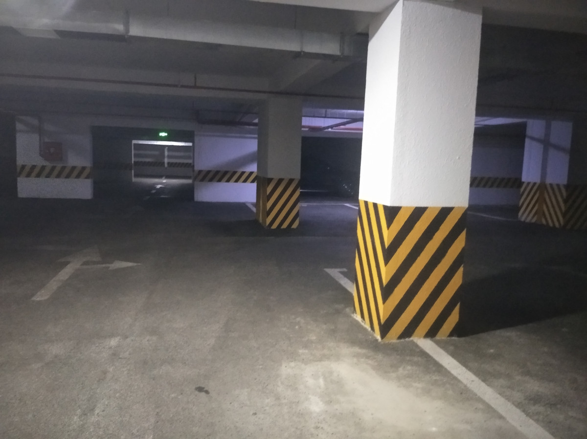 4 otaqlí menzil satílír Genclik Park 4 otaqlí natamam.temirli menzil satílír 180 kv,18/10