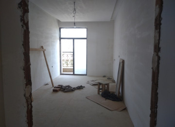 4 otaqlí natamam.temirli menzil satílír 180 kv,18/10