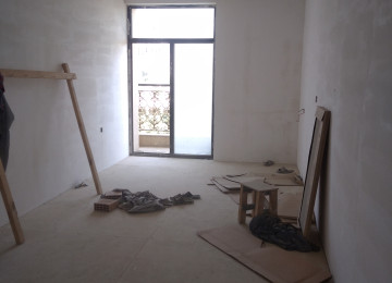 4 otaqlí natamam.temirli menzil satílír 180 kv,18/10