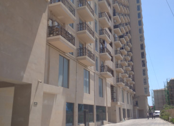 4 otaqlí natamam.temirli menzil satílír 180 kv,18/10