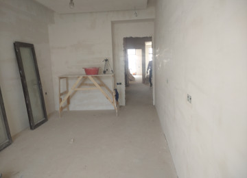 4 otaqlí natamam.temirli menzil satílír 180 kv,18/10