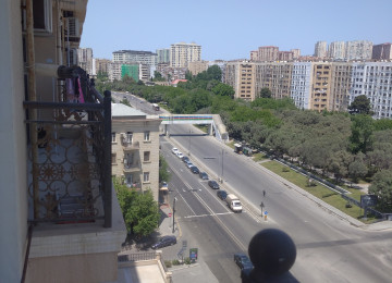 4 otaqlí natamam.temirli menzil satílír 180 kv,18/10