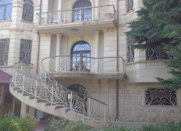 VİLLA satılır 8 sotda Vorovski Cəfər Xəndan küçəsində 800