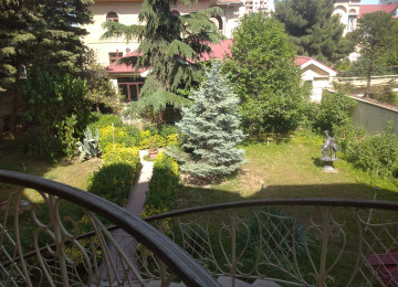 VİLLA satılır 8 sotda Vorovski Cəfər Xəndan küçəsində 800