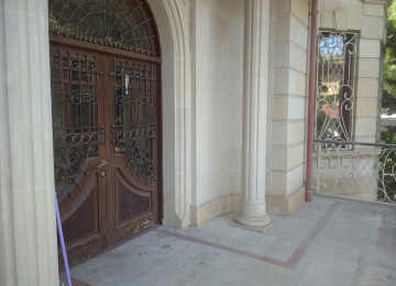 VİLLA satılır 8 sotda Vorovski Cəfər Xəndan küçəsində 800