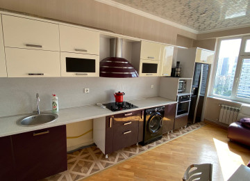 Əcəmi, 4cü mikrorayonda 3 otaqlı Tam əşyalı Təmirli mənzil