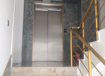 Obyekt satílír 4 mertebeli 35 otaqlí,1400 kv, 16 s/qovşaqlí