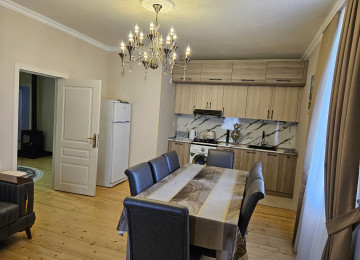 Şamaxı şəhəri Qaleybuğurd kəndində əla təmirli ev günlük