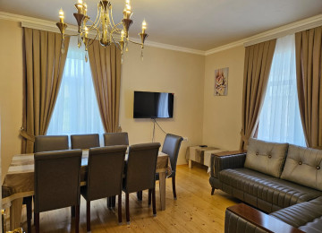 Şamaxı şəhəri Qaleybuğurd kəndində əla təmirli ev günlük