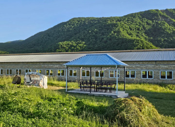 Şamaxı şəhəri Qaleybuğurd kəndində əla təmirli ev günlük