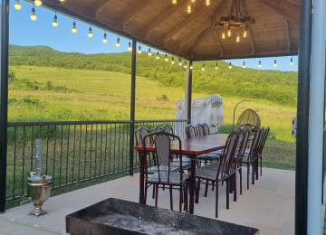 Şamaxı şəhəri Qaleybuğurd kəndində əla təmirli ev günlük