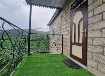 Şamaxı şəhəri Qaleybuğurd kəndində əla təmirli ev günlük