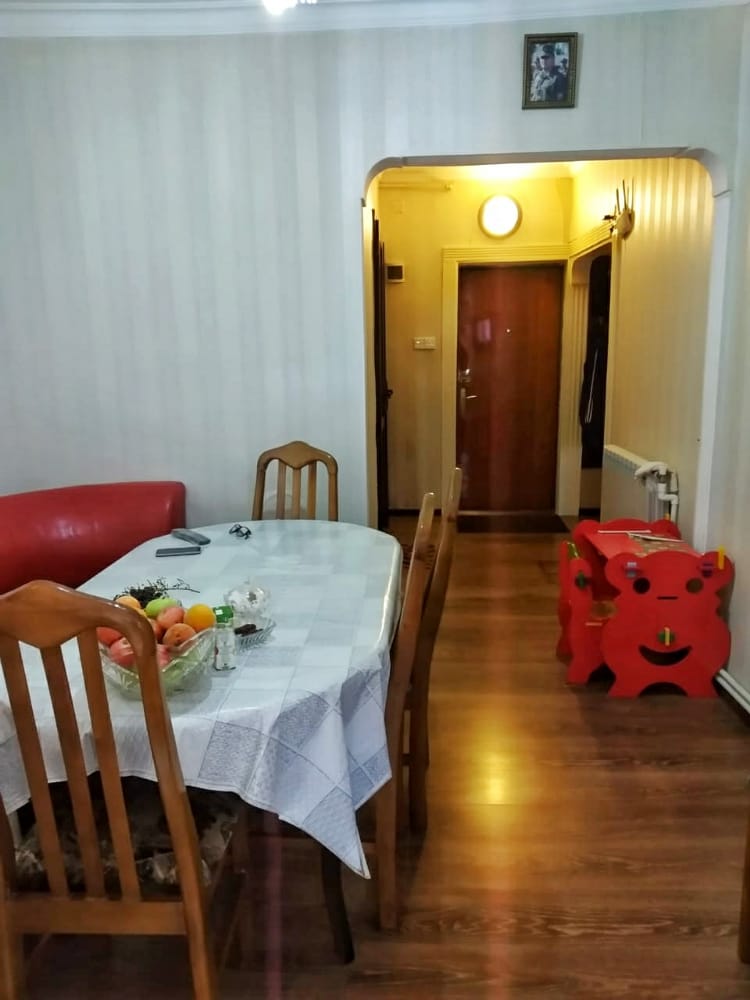 Xlrdalan kohne bazarin yanl 2 otaq menzil kiraye verlir 53