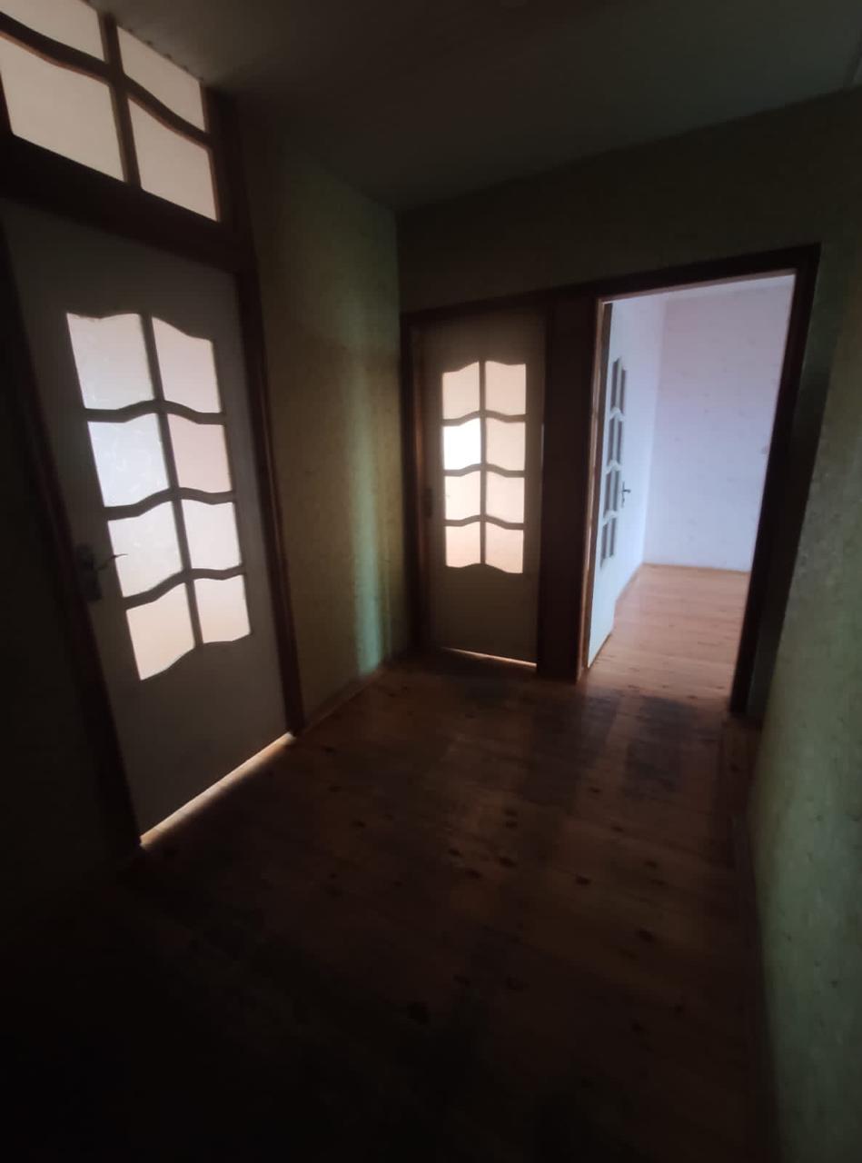 3 otaqlí temirsiz menzil satílír.9/9 cu mertebesi 65 kv.m,