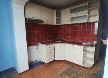 3 otaqlí temirsiz menzil satílír.9/9 cu mertebesi 65 kv.m,