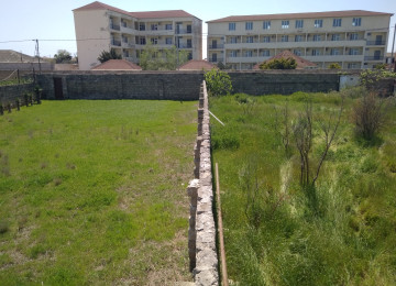 Buzovnada qəsəbəsində, “Dənizkənarı 5” ünvanında 10 sot