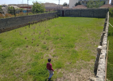 Buzovnada qəsəbəsində, “Dənizkənarı 5” ünvanında 10 sot