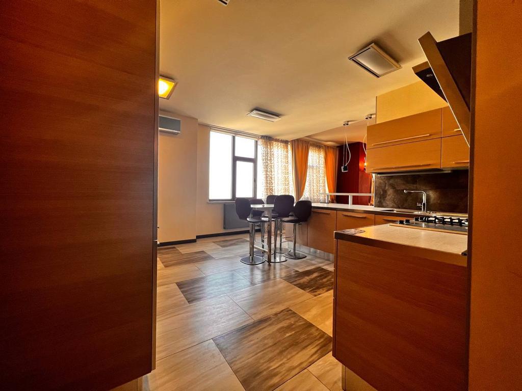 4 otaqlí FULL Deniz menzereli menzil satílír.Merkezde