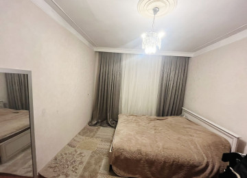 Qaraçuxurda 3 otaqlı mənzil Lahiyə: - Leninqrad Mərtəbə: -