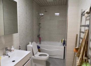 Qarayevdə 3 otaqlı Təmirli mənzil Lahiyə: - Yeni Tikili