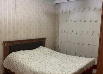 Qaraçuxurda 3 otaqlı mənzil Lahiyə: - Leninqrad Mərtəbə: -