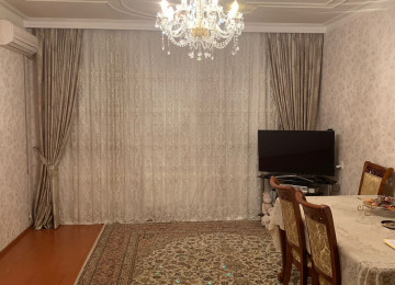 Qaraçuxurda 3 otaqlı mənzil Lahiyə: - Leninqrad Mərtəbə: -