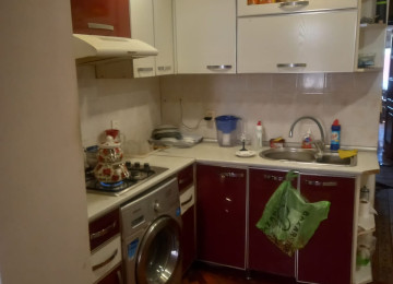 Kooperasiya universiteti yaxınlığında 4 otaqlı Əşyalı