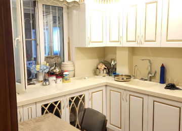 Gənclikdə 3 otaqlı Təmirli, Əşyalı mənzil Lahiyə: -