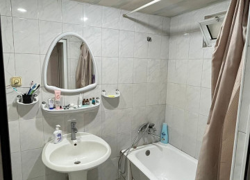 Qaraçuxurda 3 otaqlı mənzil Lahiyə: - Leninqrad Mərtəbə: -