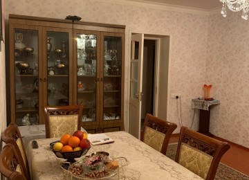 Qaraçuxurda 3 otaqlı mənzil Lahiyə: - Leninqrad Mərtəbə: -