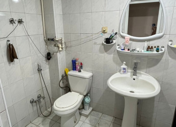 Qaraçuxurda 3 otaqlı mənzil Lahiyə: - Leninqrad Mərtəbə: -