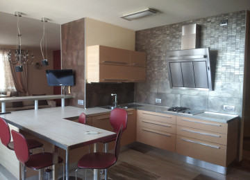 4 otaqlí FULL Deniz menzereli menzil satílír.Merkezde