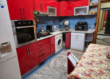 Yeni Yasamalda 4 otaqlı Əşyalı Təmirli mənzil Lahiyə: -