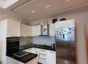 6cı mikrorayonda Əşyalı, Tam Təmirli 3 otaqlı mənzil