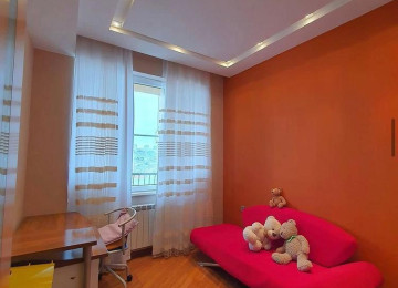 6cı mikrorayonda Əşyalı, Tam Təmirli 3 otaqlı mənzil