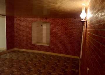 Mərkəzi prospektlərdən birində, avtomobil və insan axını