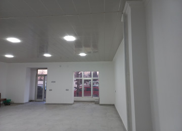 Mərkəzi prospektlərdən birində, avtovağzala yaxın və 24