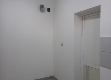 Mərkəzi prospektlərdən birində, avtovağzala yaxın və 24