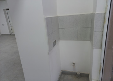 Mərkəzi prospektlərdən birində, avtovağzala yaxın və 24