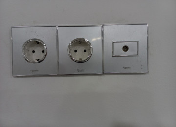 Mərkəzi prospektlərdən birində, avtovağzala yaxın və 24