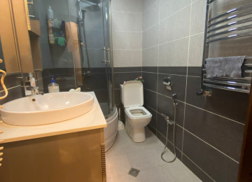 Nəsimi metrosunda 3 otaqlı Tam əşyalı Təmirli mənzil