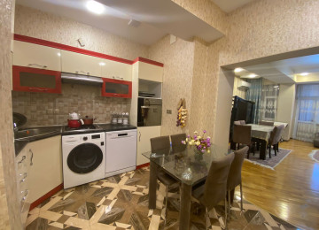 Nəsimi metrosunda 3 otaqlı Tam əşyalı Təmirli mənzil